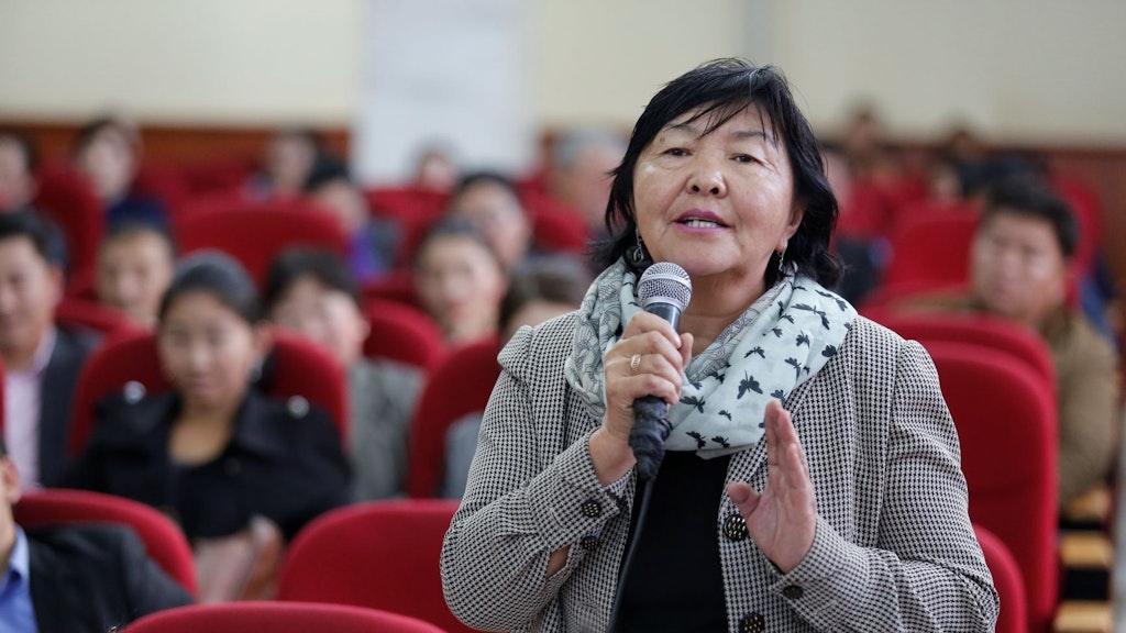 Mongolia: Woman gives her opinion on local meeting