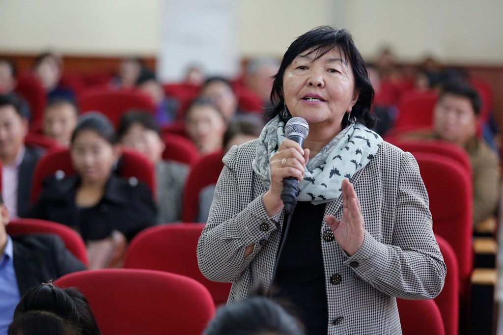 Mongolia: Woman gives her opinion on local meeting 